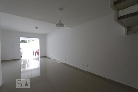 Sala de casa de condomínio para alugar com 5 quartos, 180m² em Freguesia , Rio de Janeiro
