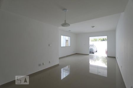 Sala de casa de condomínio para alugar com 5 quartos, 180m² em Freguesia , Rio de Janeiro