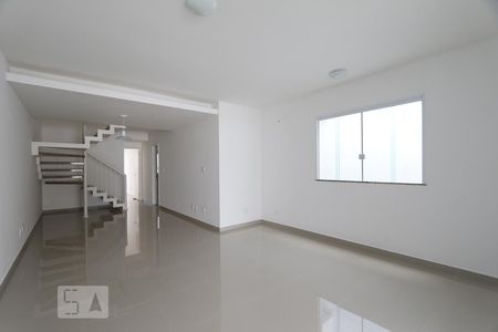 Sala de casa de condomínio para alugar com 5 quartos, 180m² em Freguesia , Rio de Janeiro