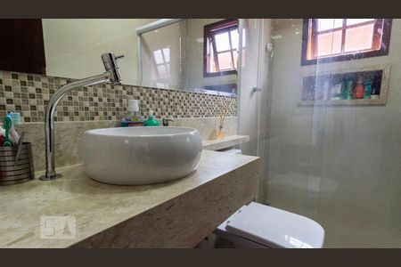 Casa à venda com 128m², 3 quartos e 5 vagasBanheiro