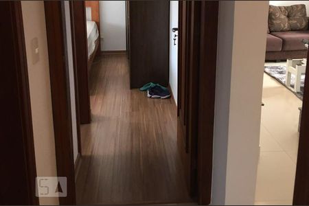 Corredor de apartamento à venda com 2 quartos, 153m² em Menino Deus, Porto Alegre