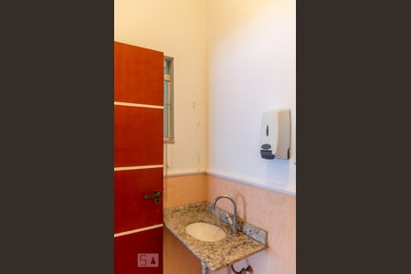 Casa à venda com 250m², 3 quartos e 6 vagas Casa à venda com 250m², 3 quartos e 6 vagasBanheiro de Serviço