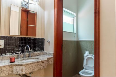 Casa à venda com 250m², 3 quartos e 6 vagas Casa à venda com 250m², 3 quartos e 6 vagasLavabo