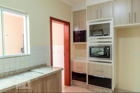 Casa à venda com 250m², 3 quartos e 6 vagas Casa à venda com 250m², 3 quartos e 6 vagasCozinha