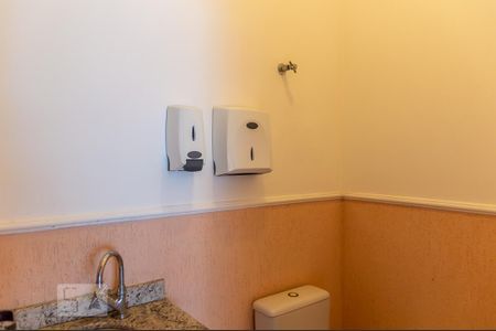 Casa à venda com 250m², 3 quartos e 6 vagas Casa à venda com 250m², 3 quartos e 6 vagasBanheiro de Serviço