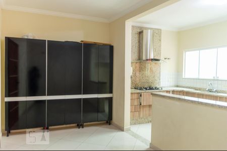 Casa à venda com 250m², 3 quartos e 6 vagas Casa à venda com 250m², 3 quartos e 6 vagasCozinha