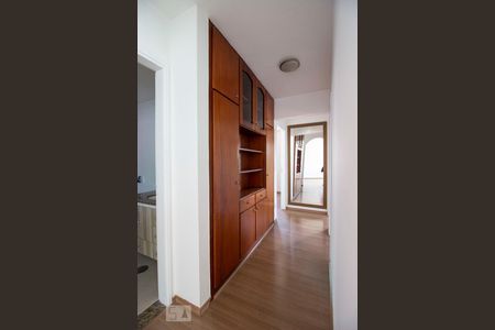 Corredor de apartamento à venda com 3 quartos, 98m² em Vila Rafael de Oliveira, Jundiaí