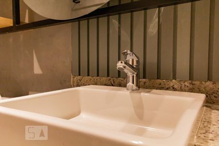 Banheiro de kitnet/studio à venda com 1 quarto, 25m² em Jardim das Acácias, São Paulo