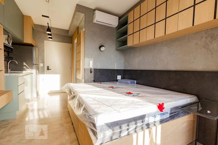 Sala / Quarto de kitnet/studio à venda com 1 quarto, 25m² em Jardim das Acácias, São Paulo