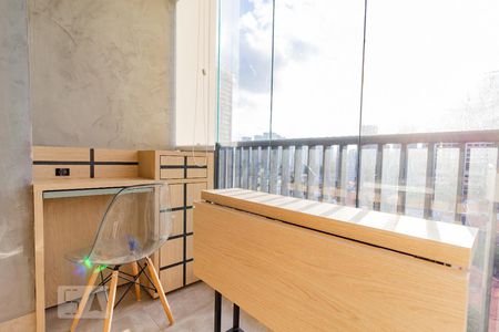 Sala / Quarto de kitnet/studio à venda com 1 quarto, 25m² em Jardim das Acácias, São Paulo