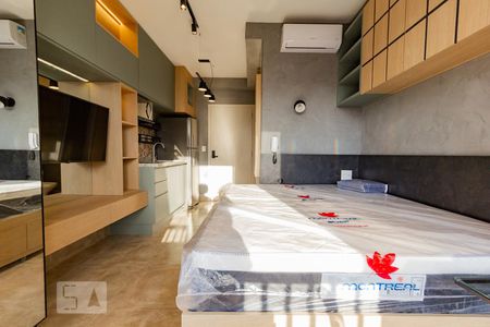 Sala / Quarto de kitnet/studio à venda com 1 quarto, 25m² em Jardim das Acácias, São Paulo