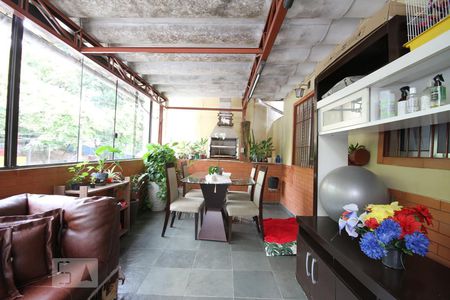 Casa à venda com 208m², 4 quartos e 2 vagasVaranda