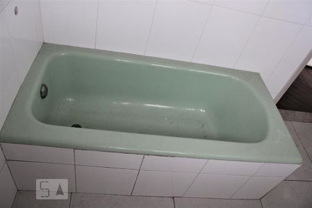 Casa à venda com 100m², 4 quartos e 1 vagaBanheira