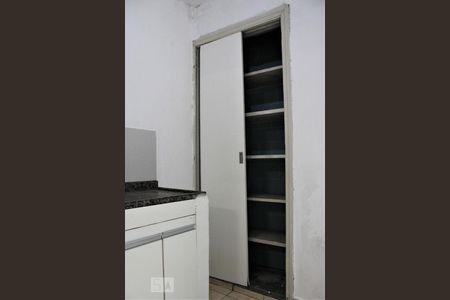 Casa à venda com 100m², 4 quartos e 1 vagaCozinha - armários