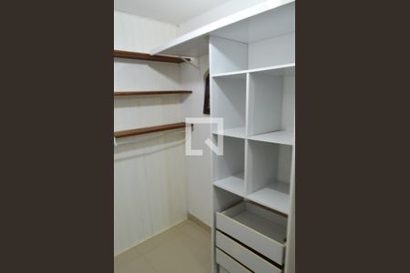 Casa de condomínio à venda com 132m², 3 quartos e 1 vagaCloset