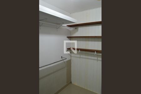 Casa de condomínio à venda com 132m², 3 quartos e 1 vagaCloset