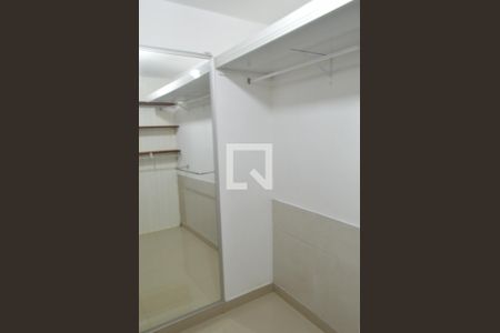 Casa de condomínio à venda com 132m², 3 quartos e 1 vagaCloset