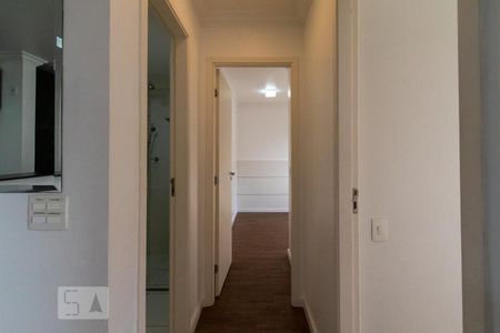 Corredor de apartamento para alugar com 2 quartos, 56m² em Parque Reboucas, São Paulo
