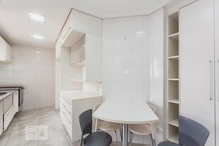 Apartamento à venda com 118m², 3 quartos e 2 vagasCozinha