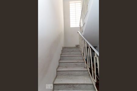 Casa à venda com 290m², 3 quartos e 4 vagasEscada