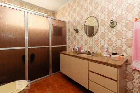 Casa à venda com 290m², 3 quartos e 4 vagasBanheiro da Suíte