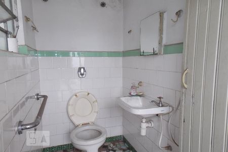 Casa para alugar com 100m², 2 quartos e 1 vaga Casa para alugar com 100m², 2 quartos e 1 vagaBanheiro de Serviço