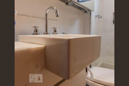 Apartamento para alugar com 62m², 2 quartos e 2 vagas Apartamento para alugar com 62m², 2 quartos e 2 vagasTorneira Banheiro Quarto 2 Suíte