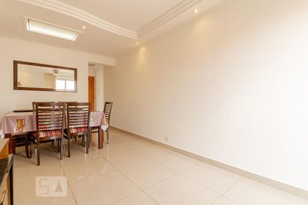 Sala de Estar de apartamento para alugar com 3 quartos, 72m² em Vila Firmiano Pinto, São Paulo
