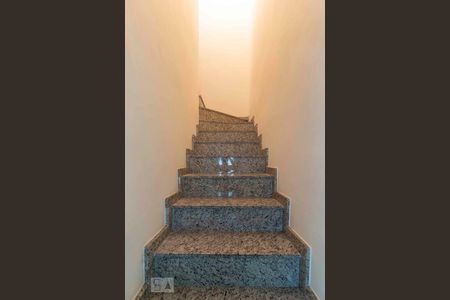 Acesso Escadas de casa de condomínio à venda com 2 quartos, 67m² em Vila Santana, São Paulo