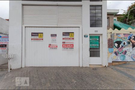 Casa à venda com 280m², 4 quartos e 6 vagasFachada