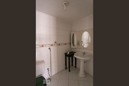 Banheiro de apartamento à venda com 3 quartos, 100m² em Menino Deus, Porto Alegre