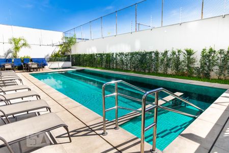 Apartamento à venda com 64m², 2 quartos e 1 vaga Apartamento à venda com 64m², 2 quartos e 1 vagaÁrea Comum - Piscina