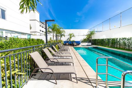 Apartamento à venda com 64m², 2 quartos e 1 vaga Apartamento à venda com 64m², 2 quartos e 1 vagaÁrea Comum - Piscina