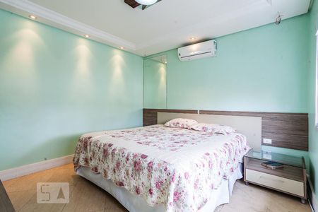 Casa à venda com 250m², 3 quartos e 2 vagasSuíte 1