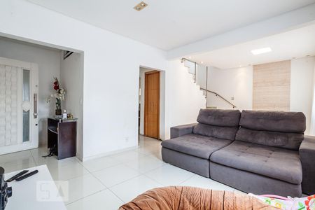 Casa para alugar com 250m², 3 quartos e 2 vagasSala TV