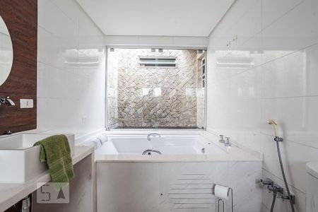 Casa à venda com 250m², 3 quartos e 2 vagasBanheiro da Suíte 1