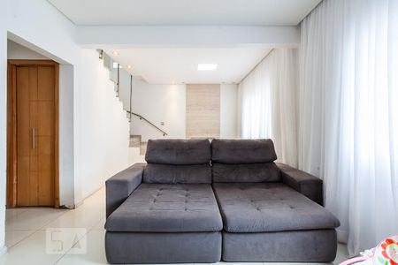 Casa para alugar com 250m², 3 quartos e 2 vagasSala TV