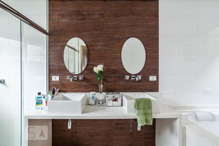 Casa à venda com 250m², 3 quartos e 2 vagasBanheiro da Suíte 1