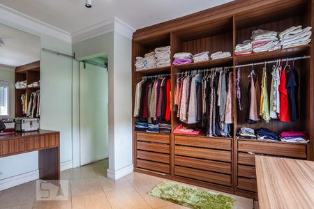 Casa à venda com 250m², 3 quartos e 2 vagasCloset Suíte 1