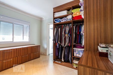 Casa à venda com 250m², 3 quartos e 2 vagasCloset Suíte 1