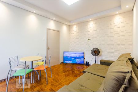 Sala de apartamento para alugar com 2 quartos, 77m² em Gonzaga, Santos