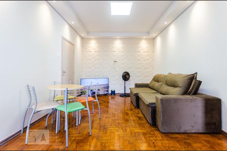 Sala de apartamento para alugar com 2 quartos, 77m² em Gonzaga, Santos