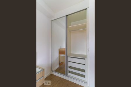 Apartamento à venda com 42m², 1 quarto e 1 vagaQuarto - Armários