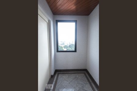 Hall Privativo do Elevador de apartamento para alugar com 2 quartos, 204m² em Vila Romana, São Paulo