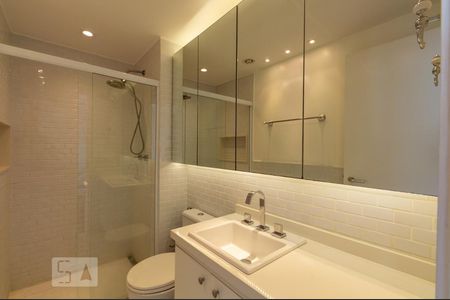 Banheiro de kitnet/studio para alugar com 1 quarto, 45m² em Brooklin Paulista, São Paulo