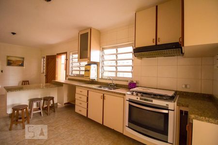 Casa à venda com 250m², 4 quartos e 4 vagasCozinha
