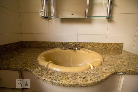 Casa à venda com 250m², 4 quartos e 4 vagasBanheiro