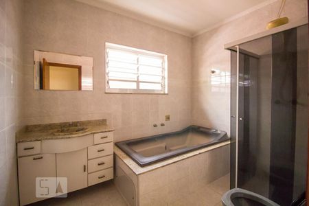 Casa à venda com 250m², 4 quartos e 4 vagasBanheiro Quarto 3 - Suíte