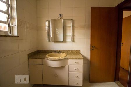 Casa à venda com 250m², 4 quartos e 4 vagasBanheiro