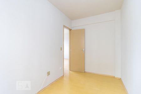 Quarto 01 de apartamento para alugar com 2 quartos, 60m² em Sítio Cercado, Curitiba